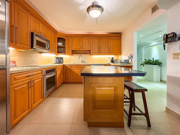 8877 Collins Ave #809 — Photo 10