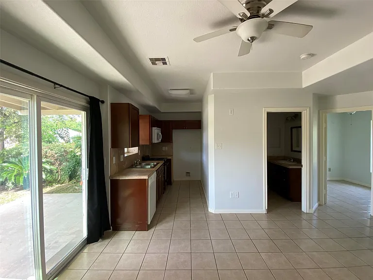 3815 Putnam Dr — Photo 6