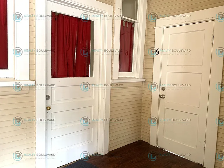 245 W Taylor St — Photo 3