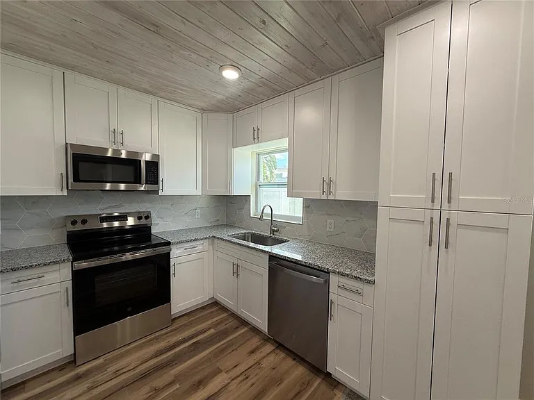 3665 Belle Vista Dr E — Photo 9