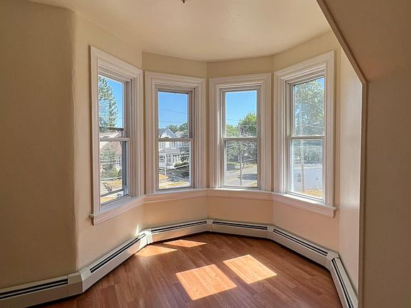 3rd image of 70 Glenwood Ave Floor 2