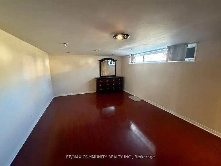 52 Grassington Cres #BASEMENT — Photo 4