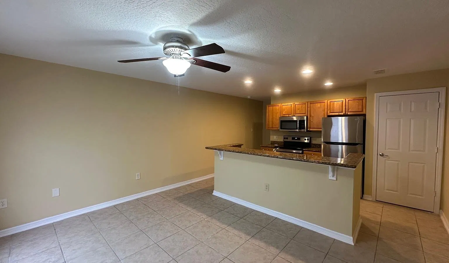 4 bed, 3.0 bath, 1266 sqft, $1,650 — Photo 2