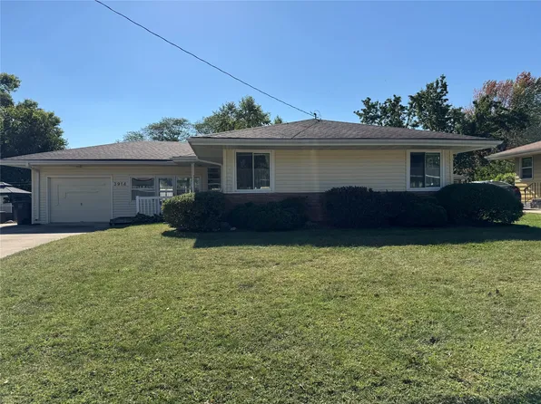 3914 Dosh Rd, Des Moines, IA 50310