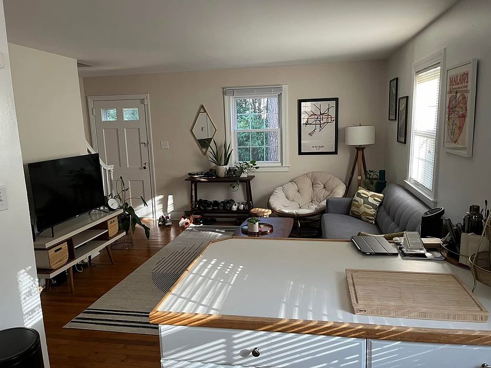 2nd image of 819 Demerius St