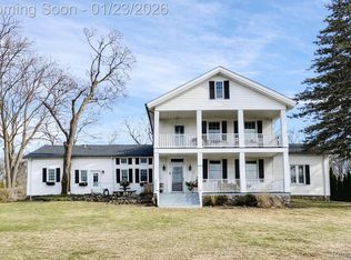 549 Grixdale Ln, Waterford, MI 48328