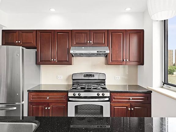 3rd image of 1635 Lexington Ave APT 8B