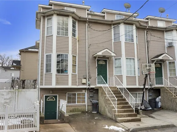 31 Laguna Ln, Staten Island, NY 10303