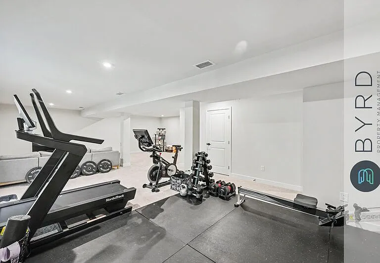 18606 Holly Crest Dr — Photo 35