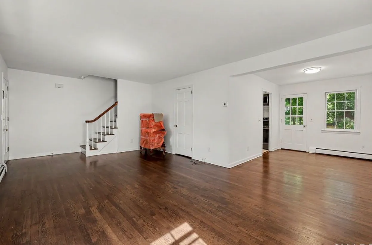 3 bed, 1.5 bath, 1200 sqft, $5,000 — Photo 3