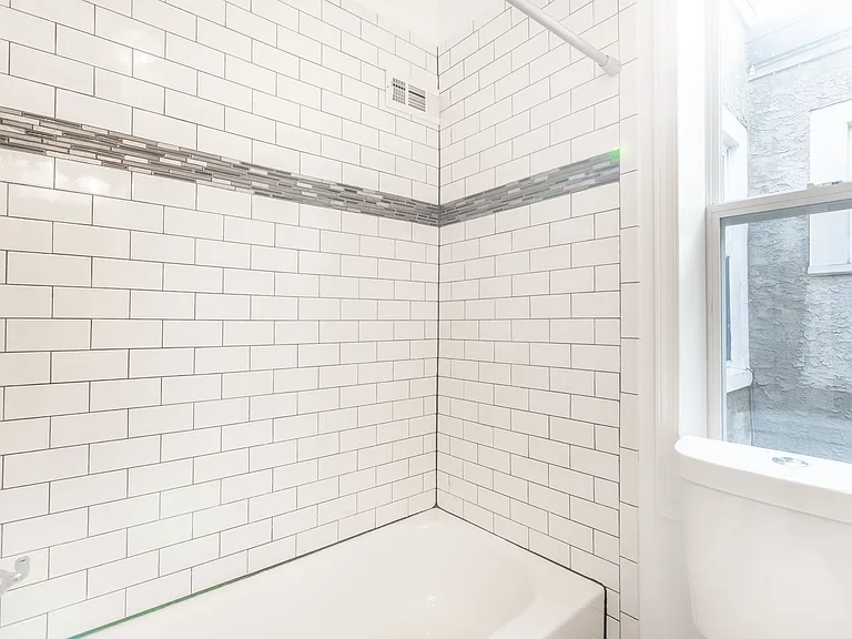 1316 N Hollywood St — Photo 10