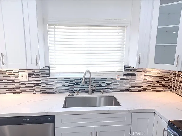 11820 Gloxinia Ave — Photo 9