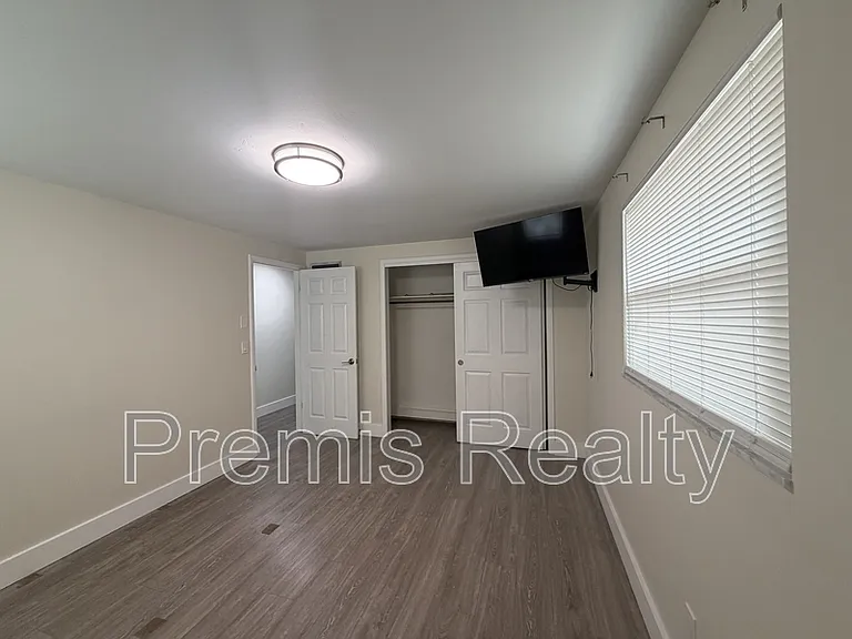 2028 N Betty Ln — Photo 7
