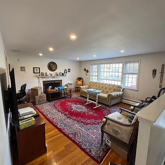 7 Canterbury Rd — Photo 2