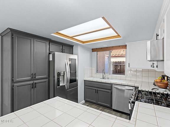 2nd image of 2442 Acacia St