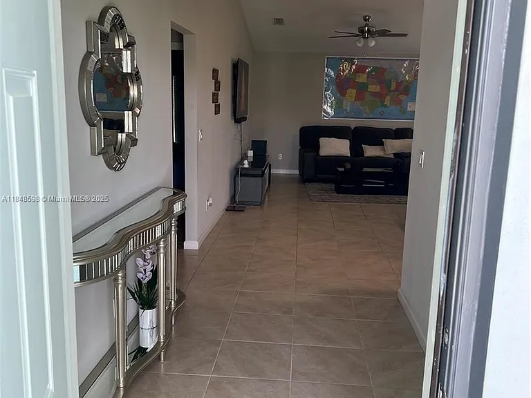 172 SW Langfield Ave — Photo 2