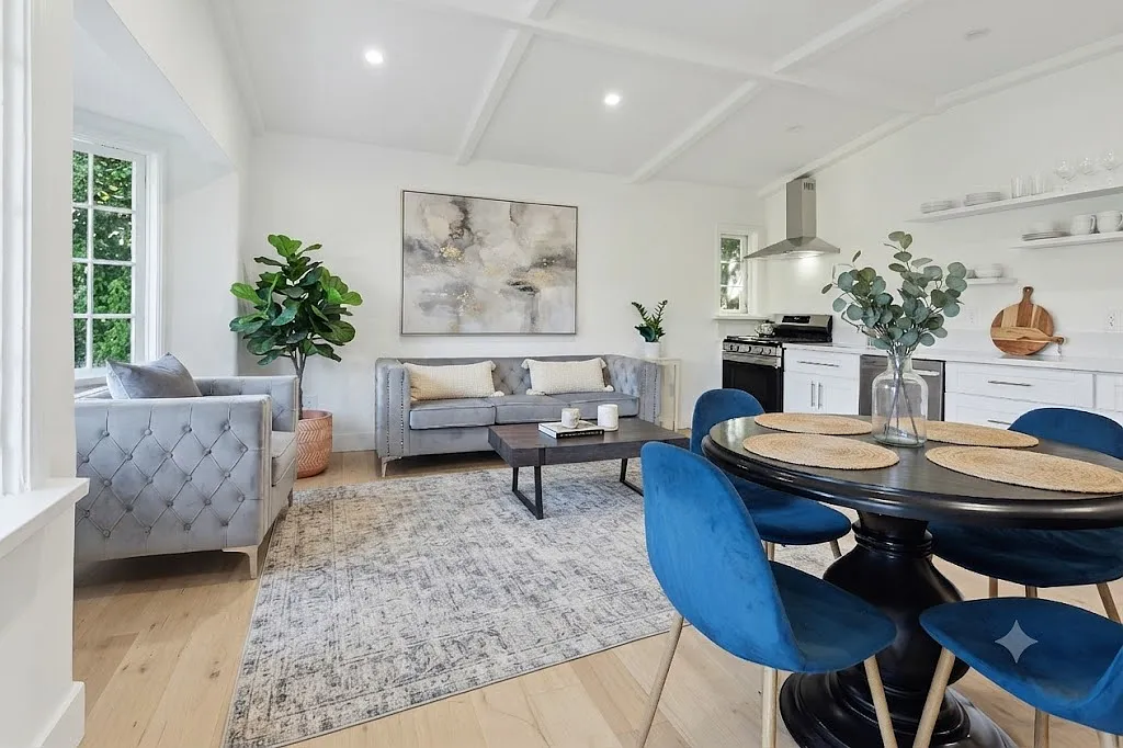 2 bed, 820 sqft, $3,700 — Photo 3