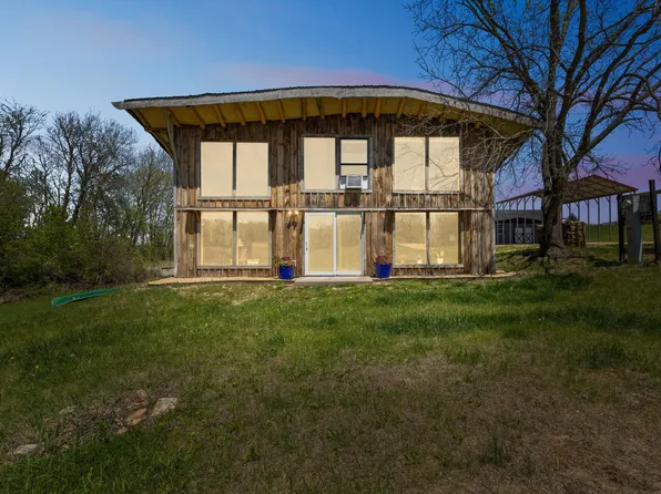 5664 N Dutch Hollow Rd, Potosi, WI 53820