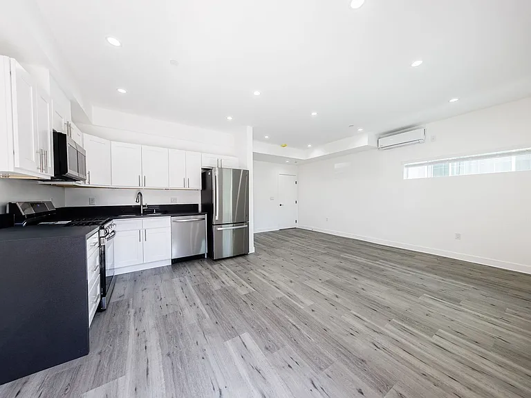 3015 Alsace Ave — Photo 20