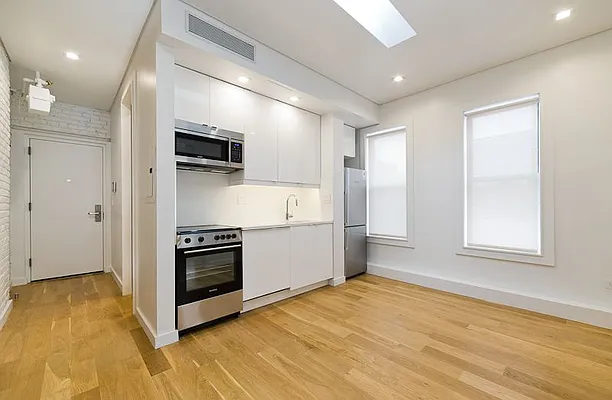 Rented by Veracity NYC LLC | media 18