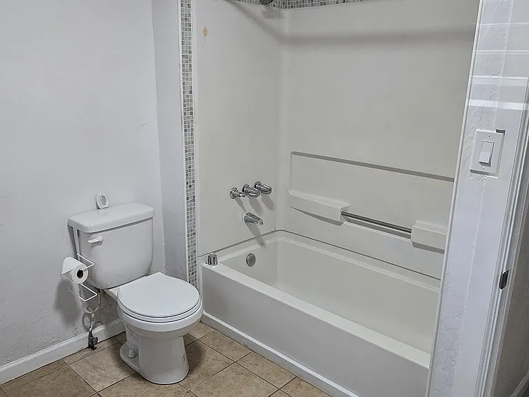 2501 N Sparkman Blvd — Photo 8