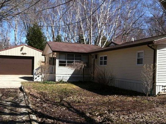 1981 mobile with detached garage