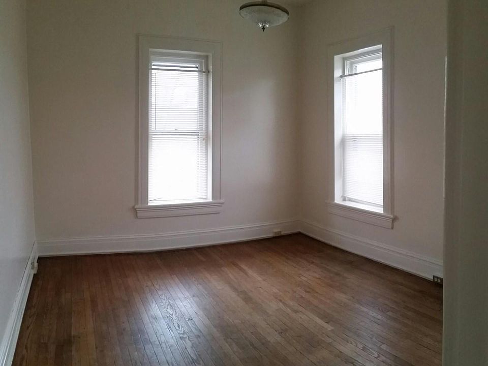 2nd image of 1048 Mill St