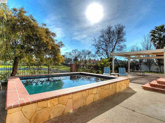 2nd image of 5653 Oakmont Ct
