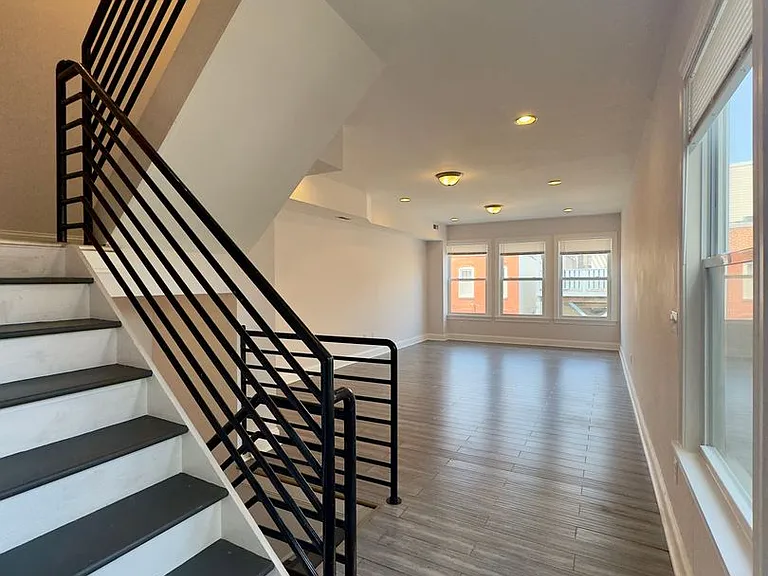 701 S Rose St — Photo 8
