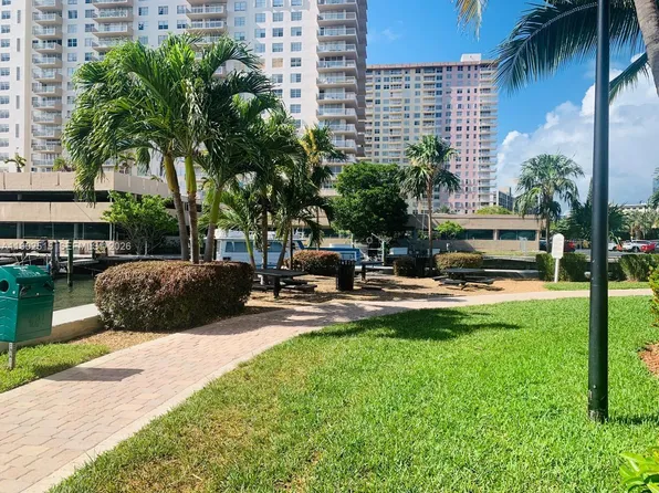 17150 N Bay Rd, Sunny Isles Beach, FL