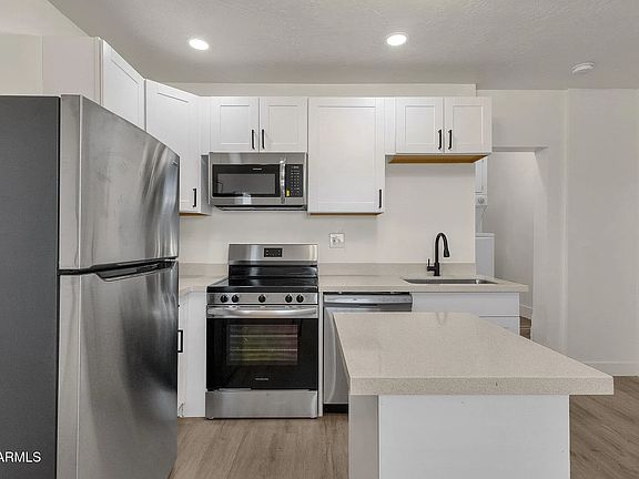 4th image of 2107 W Wilshire Dr #B