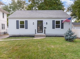 11 Central Ave, Aurora, IL 60506