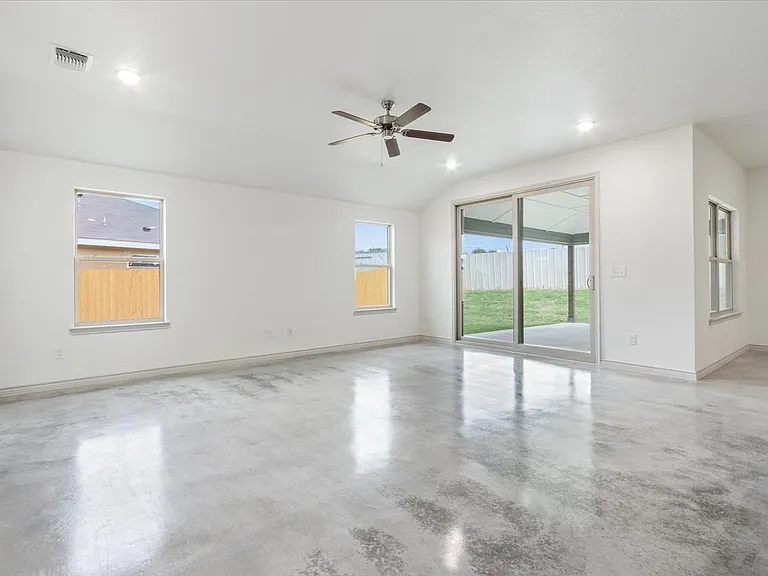 797 Freedom Cir — Photo 5