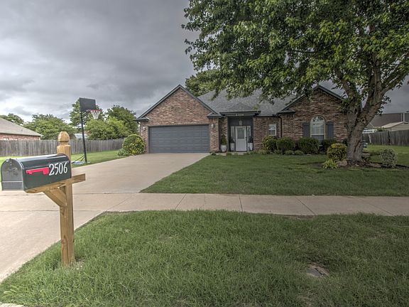 2nd image of 2506 Highwood Pl