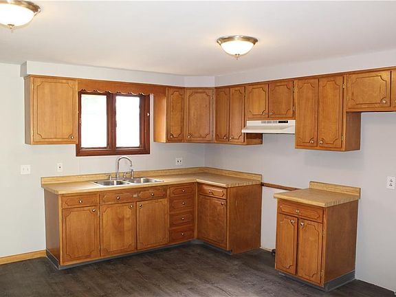 2nd image of 84 Kennedy Dr