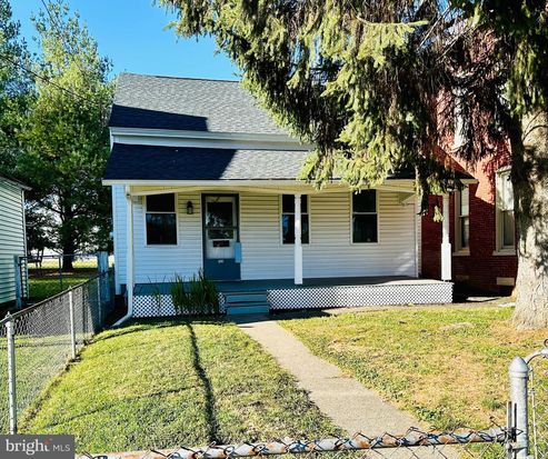 142 W Stiegel St, Manheim, PA 17545
