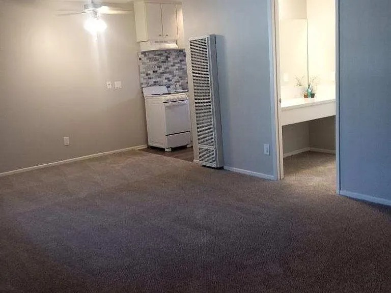 127 W Cypress St — Photo 23