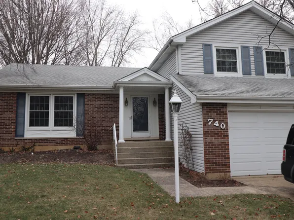740 Concord Ct, Algonquin, IL 60102