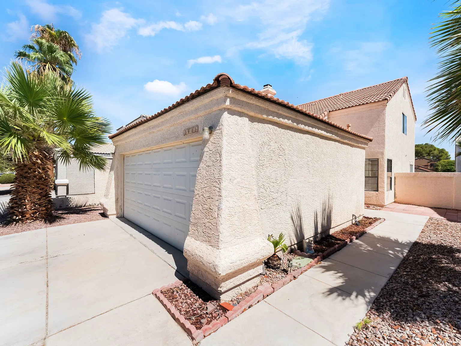 3 bed, 1419 sqft, $2,000 — Photo 2