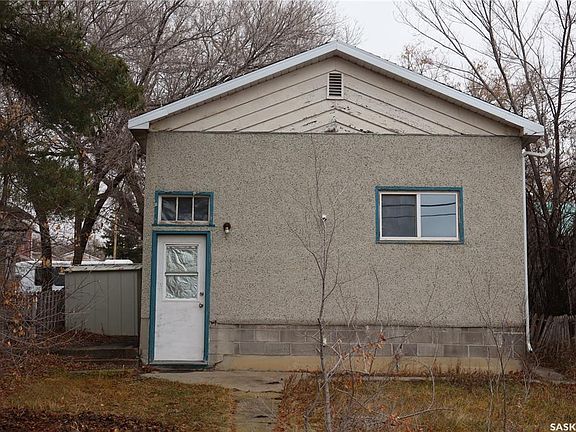 2nd image of 955 Athabasca St W