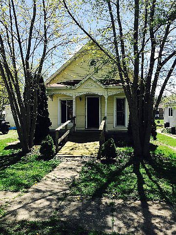 1st image of 215 W 2nd Ave