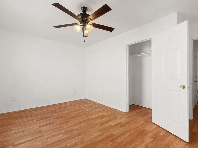 Flat Rock Creek Apartments — Photo 35