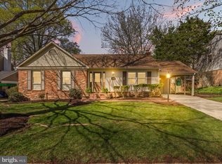 6902 Stonebridge Ct, Alexandria, VA 22306