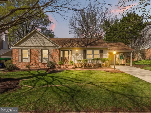 6902 Stonebridge Ct, Alexandria, VA 22306