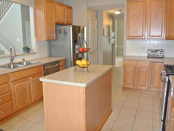 3rd image of 225 Park Trails Dr