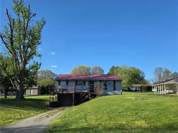 155 Sandy Dr SE, New Philadelphia, OH 44663