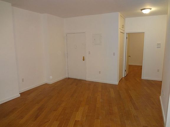 4th image of 49 Clinton St Frnt B