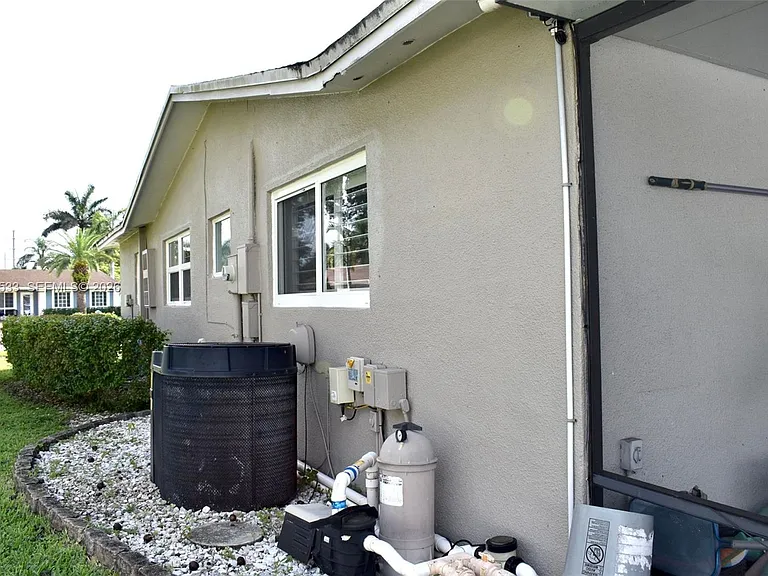 9820 NW 7th St — Photo 39