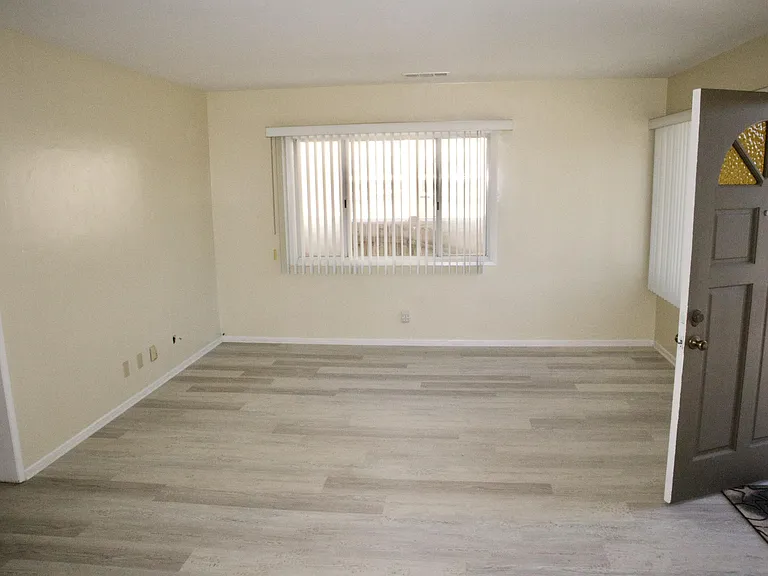 719 S Juanita Ave — Photo 11