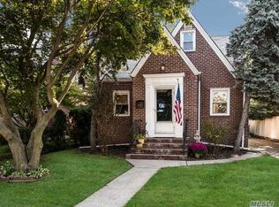 804 Covert Ave, New Hyde Park, NY 11040